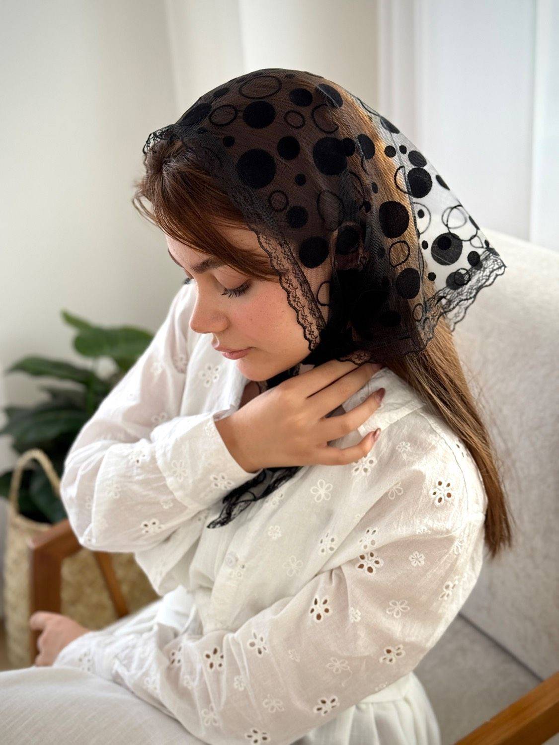 روسری تور دور دانتل وارداتی سه گوش زنانه